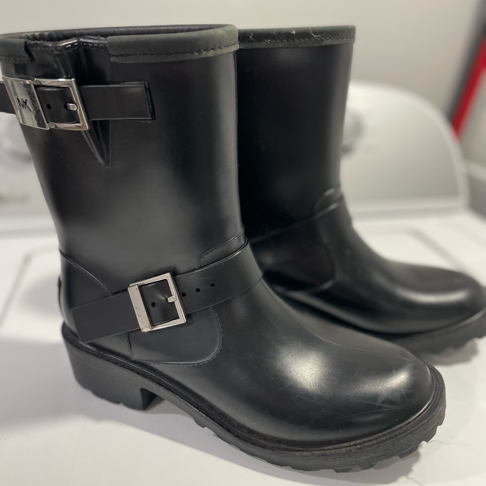 Michael Kors rain boots women's size 8 good used condition